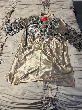 Mi Amore Satin Paisley-Trim Chemise in Champagne and Black